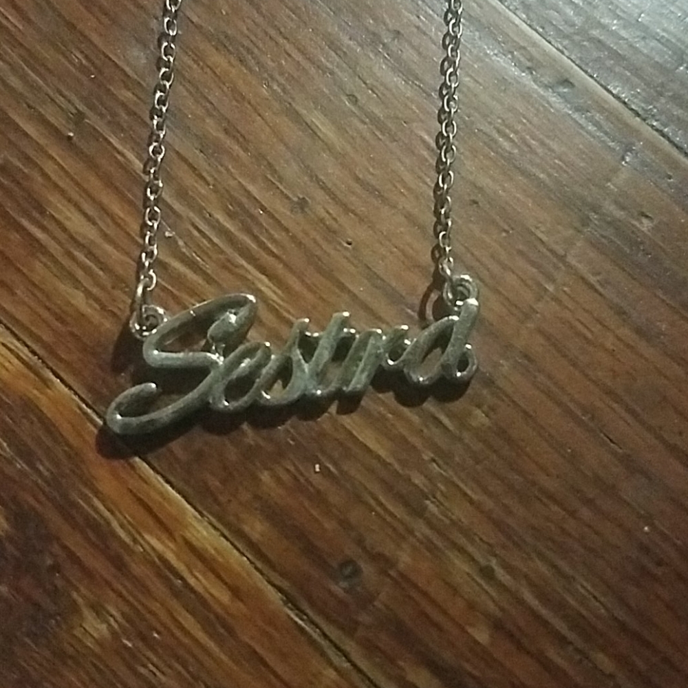 Sestra necklace